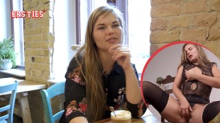 Ersties: Sexy holka masturbuje svou chlupatou kundu