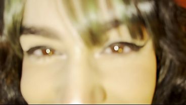 Těm hedvábným prstům Ariane Kimiko neodoláš